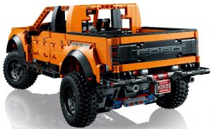LEGO Technic Ford F-150 Raptor 42126 4